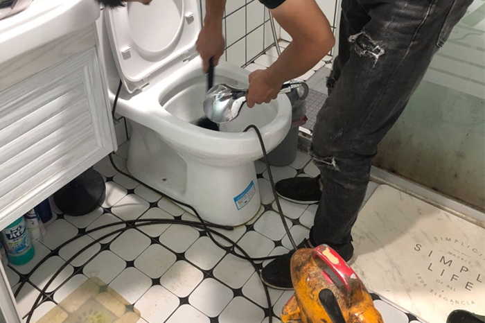 驿城马桶堵塞自己疏通还是找师傅？专业上门服务让你省时更省心